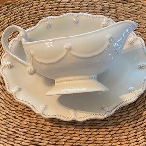 Juliska Berry & Thread Whitewash Sauce Boat and Stand